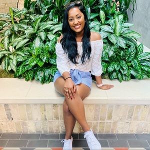 Meet your Posher, Abigail